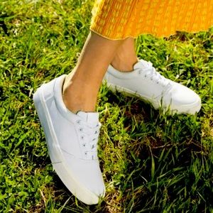 TOMS Fenix White Leather Sneaker women’s size 12